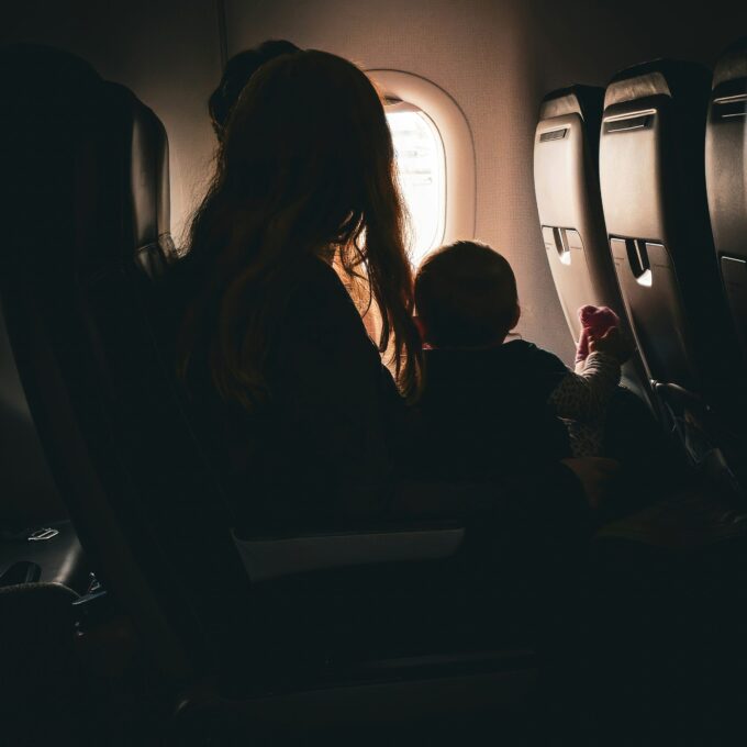 bambini in aereo