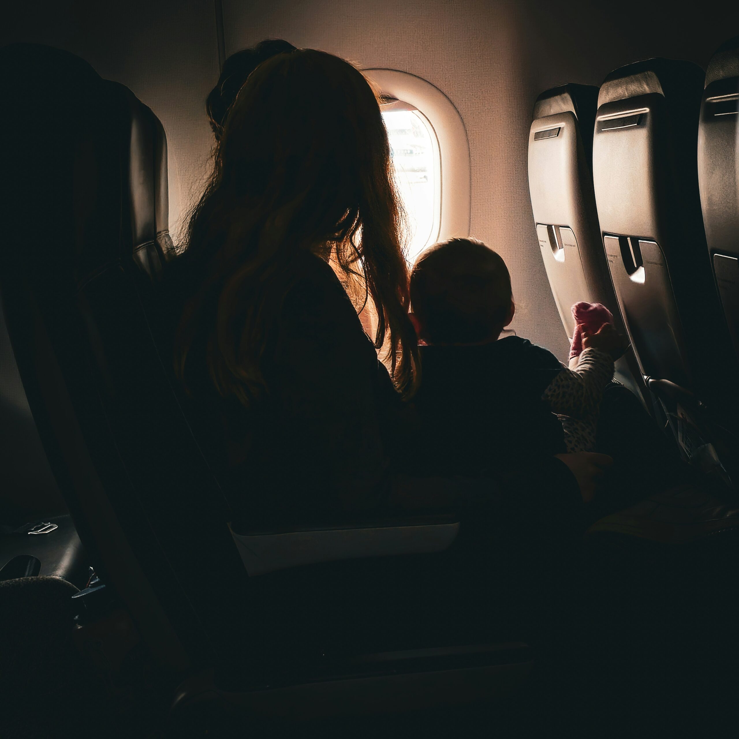 bambini in aereo